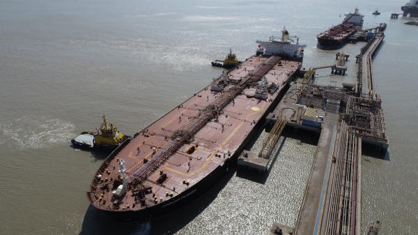 Porto do Itaqui recebe petroleiro brasileiro Zumbi dos Palmares