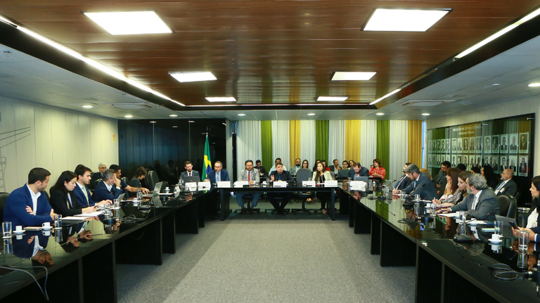Ministério de Minas e Energia debate licenciamento ambiental
