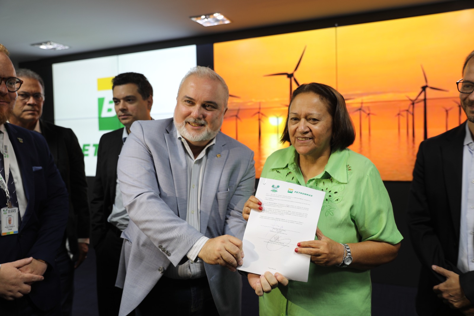 Petrobras assina acordo para estudar eólica offshore no RN