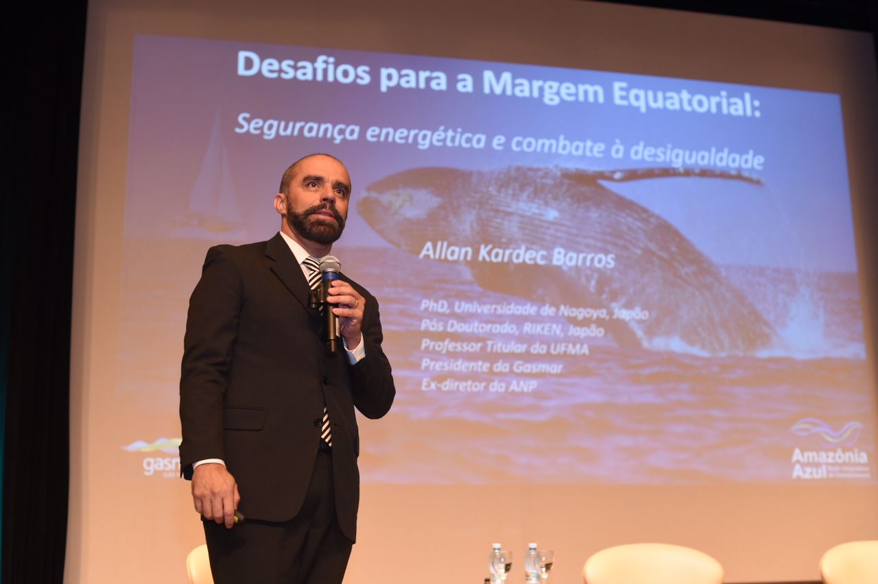 “Garantia de que riquezas de petróleo tragam desenvolvimento é agenda política que precisa ser reforçada”